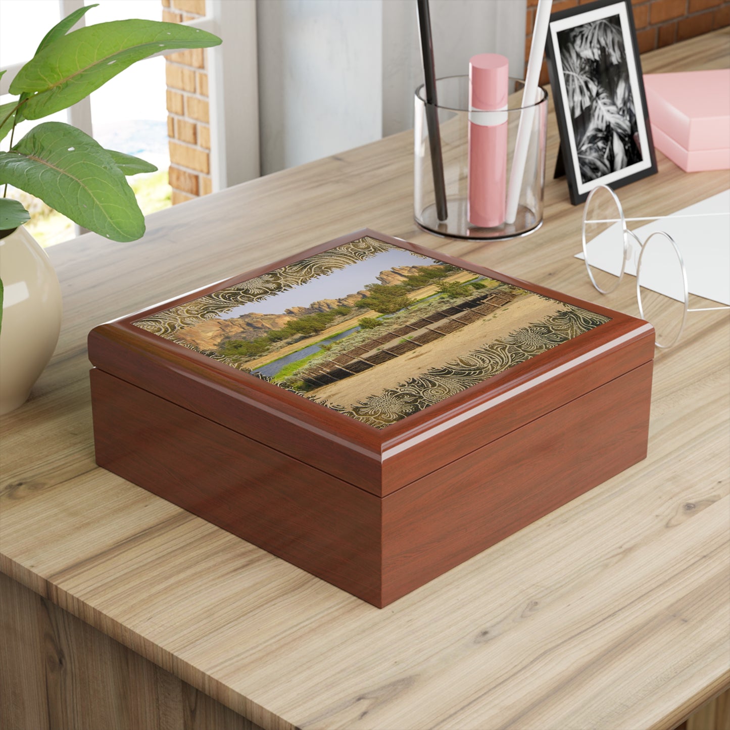 Scenic Round Pen Jewelry Box ~ 7.24"