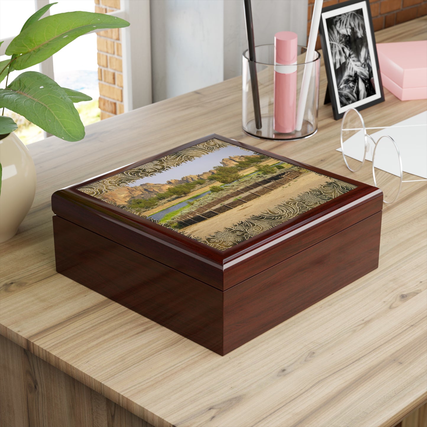 Scenic Round Pen Jewelry Box ~ 7.24"